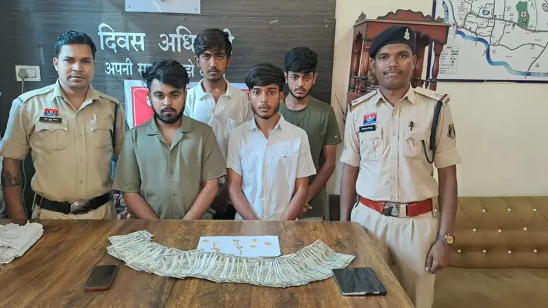 मौत का डर, ब्लैकमेल और करोड़पति बनने का खेल… पोती को बनाया मोहरा, दादा के घर से 14.50 लाख कैश और 450 ग्राम सोना उड़ाया, सरकंडा पुलिस ने 4 शातिरों को दबोचा
